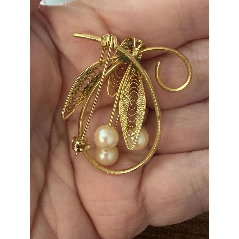 Vintage Gold Tone Filigree Leaf Faux Pearl Dangle‎ Brooch Floral Pin